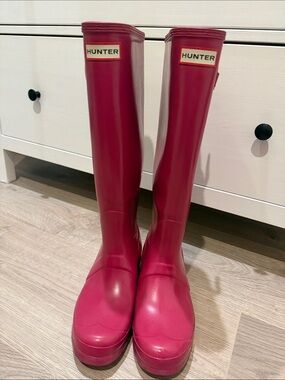 Hunter Tall Rain Boots in Raspberry